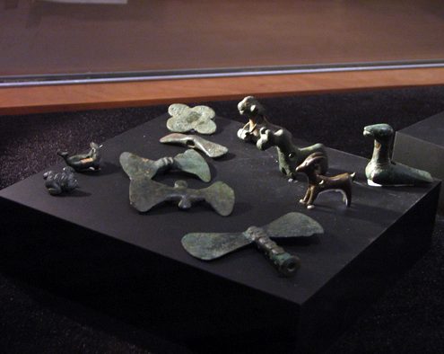 Iron & bronze tools and figurines from Khorvin