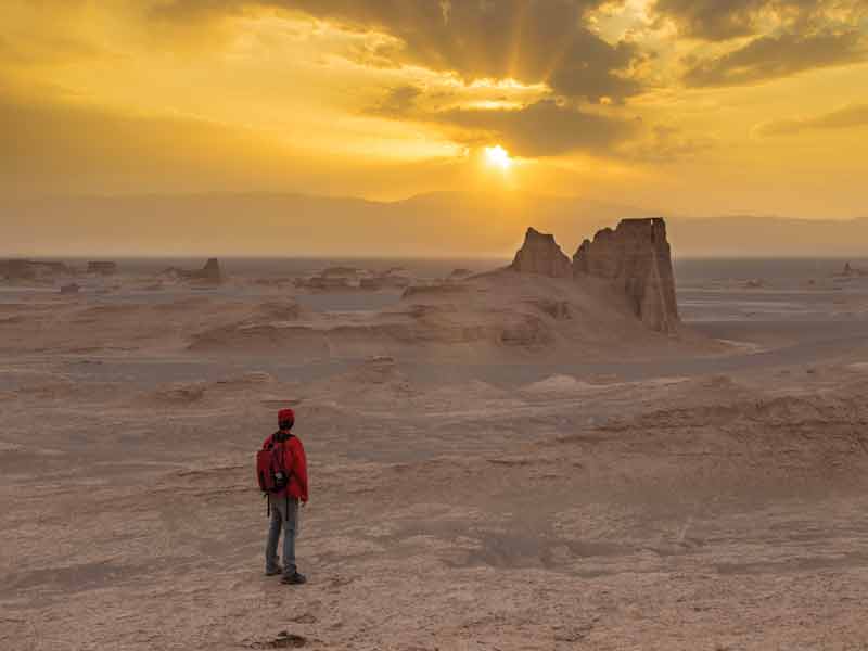 Experience trekking in deserts of Iran