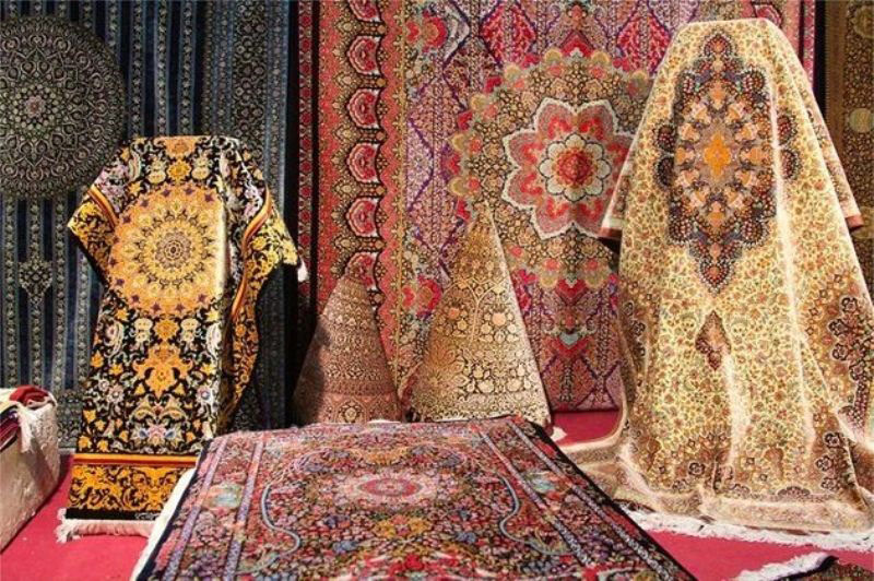 The display of a few grand Persian carpets for an auction 